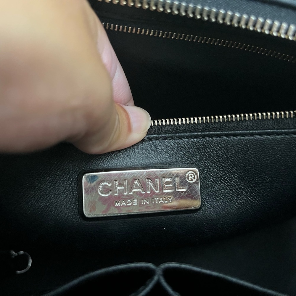 Chanel 18 C Gabrielle Bag in Python - Picture 10 of 14